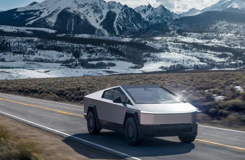 A Tesla retira 173 Cybertrucks devido ao risco de descolamento das rodas em modelos com tração traseira.