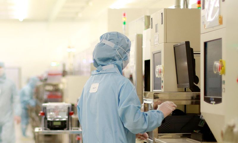 A SMIC alcançou um crescimento de receita de 61 %, graças a projetos de IA, sanções e substituição de importações.