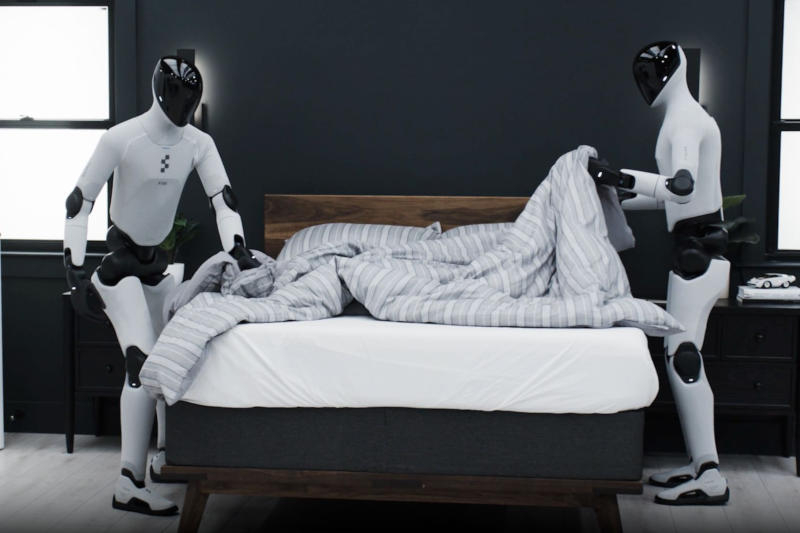 Os robôs de figura reuniram a sala e montar uma cama no vídeo