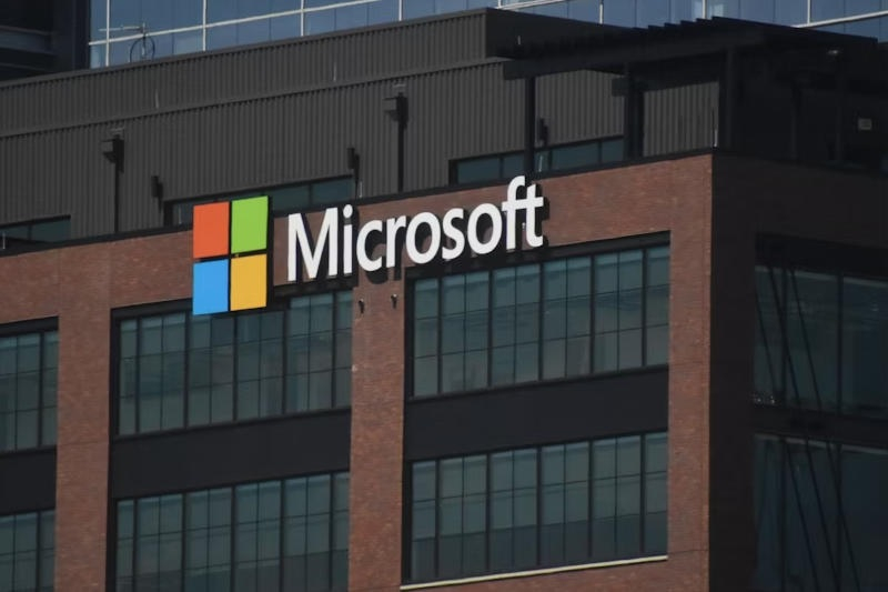 Na Microsoft, o diretor de marketing saiu depois de 35 anos de trabalho.