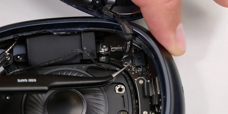 iFixit desmontou o AirPods Max 2 e mostrou que sua montagem interna não mudou