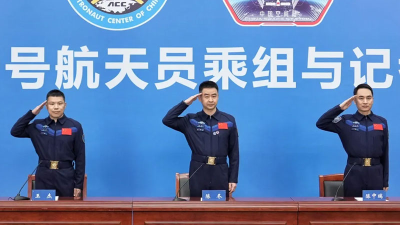 Trinca na janela da nave espacial: a tripulação do Shenzhou-20 descreveu uma evacuação de resgate da órbita