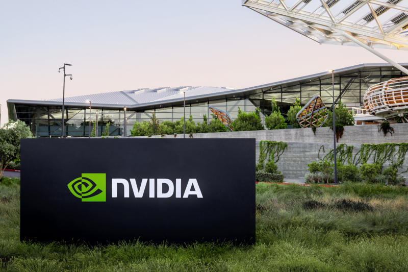 A Nvidia anunciou novos projetos: em 2027 será lançado o Rubin Ultra, e para 2028 está previsto o Feynman.