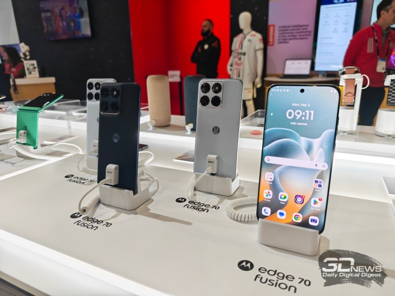 O Motorola Edge 70 Fusion possui tela curva com taxa de atualização de 144 Hz e processador Snapdragon 7S Gen 3