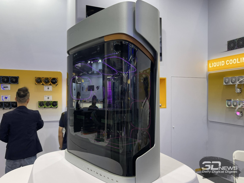 A Geometric Future apresentou na Computex 2026 enormes chassis, blocos de alimentação brilhantes e os mais recentes sistemas de refrigeração líquida.