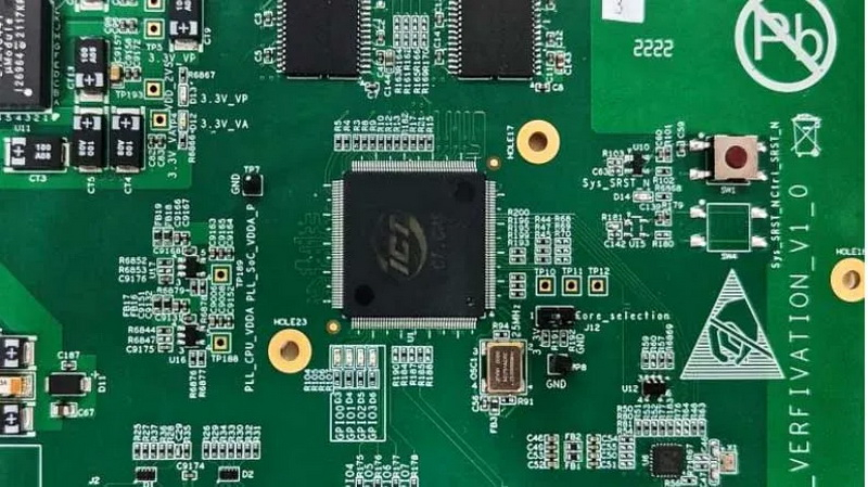 Um agente de IA criou um processador RISC‑V completo em 12 horas, usando apenas uma solicitação de 219 palavras