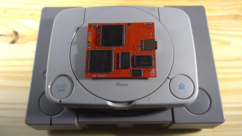 O usuário criou uma mini‑PlayStation em microSD, funcionando via HDMI e consumindo menos de 2 W