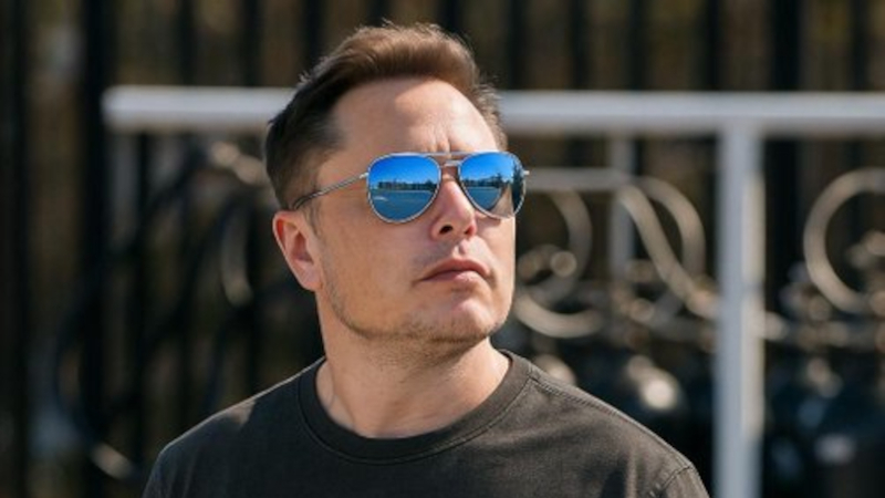 As autoridades francesas acusaram Elon Musk de inflar os preços da X e do xAI, alegando que foram usados deepfakes com imagens explícitas.