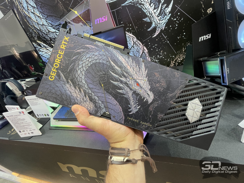 A MSI apresentou a GeForce RTX 5080 Suprim em uma edição comemorativa Draco Epic, com um grande dragão na parte traseira.
