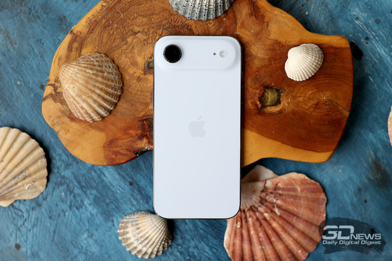 As autoridades brasileiras novamente multam a Apple por não incluir adaptador de energia no conjunto do iPhone.