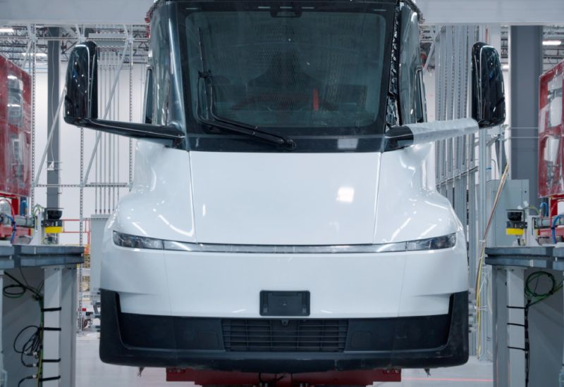 Os baterias Tesla 4680 mostraram desempenho pior em comparação com os concorrentes, apesar das declarações de Elon Musk sobre sua superioridade