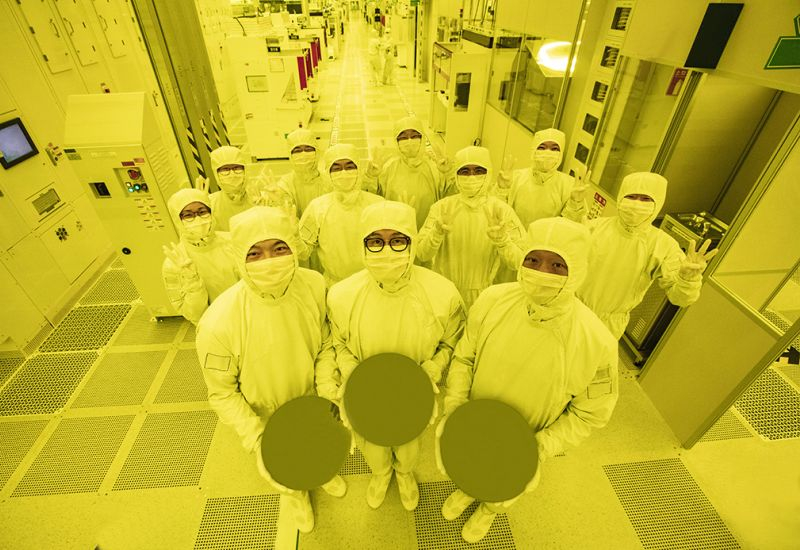 O mercado mundial de semicondutores atingirá um volume de 1 trilhão de dólares já neste ano, o que ocorrerá quatro anos antes do previsto, graças ao desenvolvimento da inteligência artificial