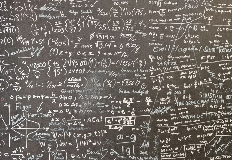 Do análise de gatos até os teoremas de Erdős: a inteligência artificial ataca cada vez mais as cimas da matemática