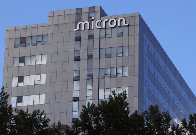 No meio do mês, o preço das ações da Micron caiu cerca de 30 %