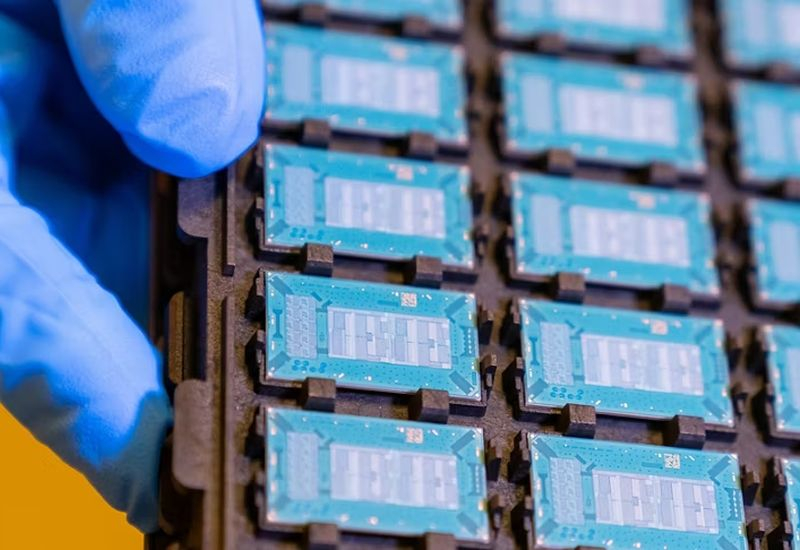 A porcentagem de chips Intel 18A concluídos atingiu impressionantes 65 %