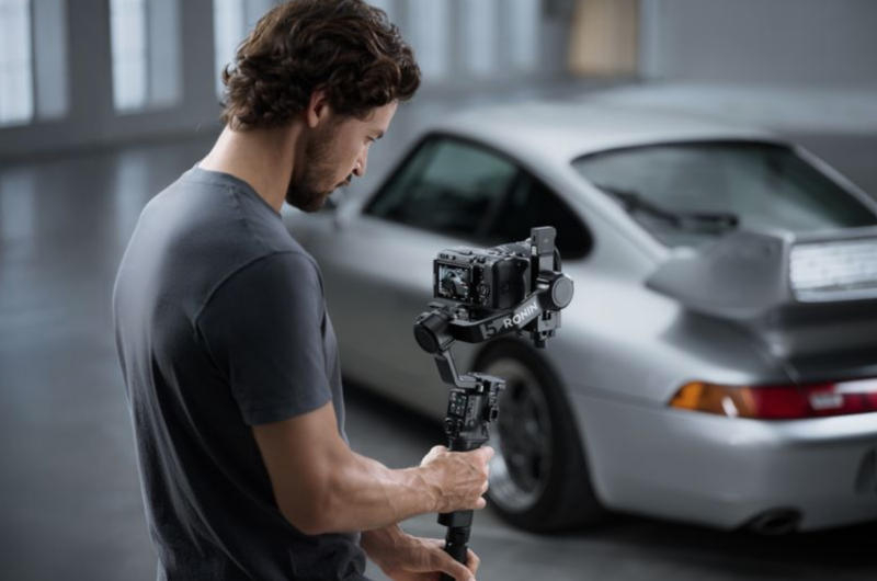 A DJI lançou um estabilizador leve RS 5, projetado para câmeras de até 3 kg.