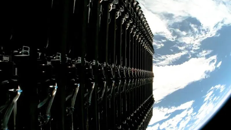 A SpaceX acusa a Blue Origin de criar interferências das antenas TeraWave que podem afetar 10 milhões de usuários do Starlink.