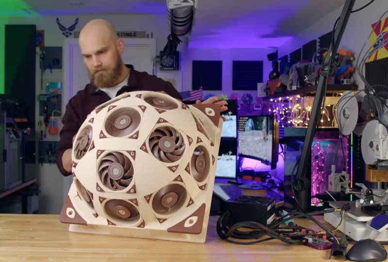 Um blogueiro criou um “supercúpula” para computador usando 15 ventiladores Noctua, reduzindo a temperatura do sistema em 20 °C