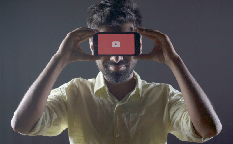 O YouTube está lançando publicidade obrigatória para visualização em televisores em todo o mundo