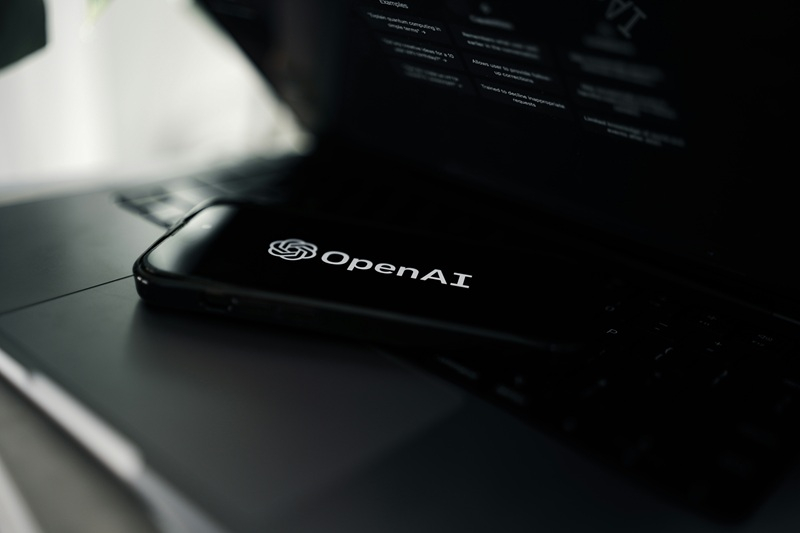 A OpenAI apresentou o GPT‑Realtime‑2 e duas novas variantes de voz, disponíveis apenas via API