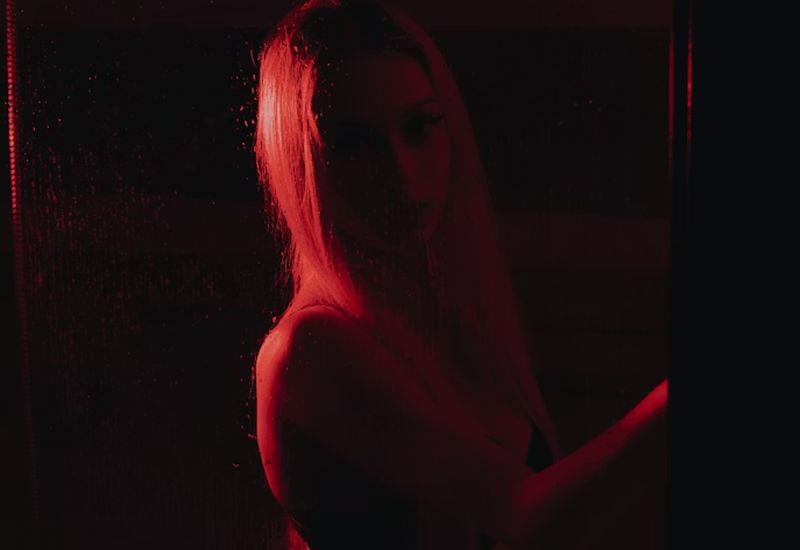 A OpenAI adiou a criação de conteúdo adulto no ChatGPT e colocou o projeto do bot de IA para adultos "para o futuro".