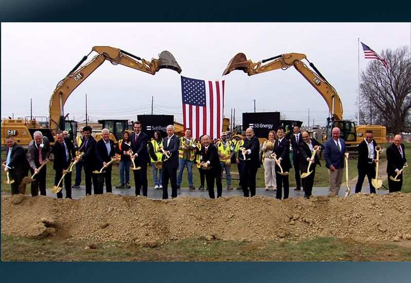 A SoftBank mergulha cada vez mais em dívidas de bilhões, colocando a IA como fator-chave para o desenvolvimento