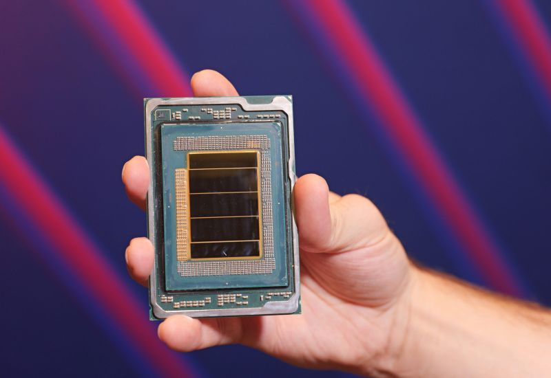 O preço das ações da Intel subiu quase 25 %, impulsionando o mercado, e agora o valor da Nvidia atingiu 5 trilhões de dólares.