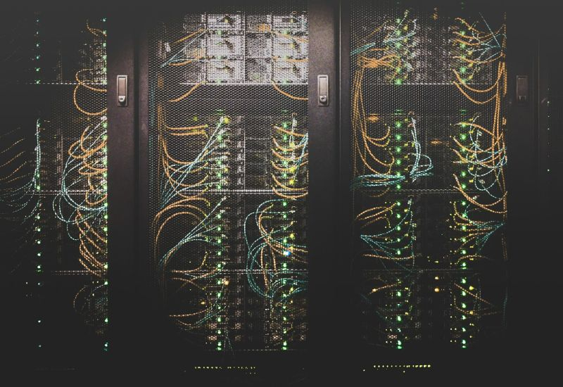A Alphabet planeja vender ações no valor de US$ 80 bilhões para desenvolver infraestrutura de inteligência artificial.