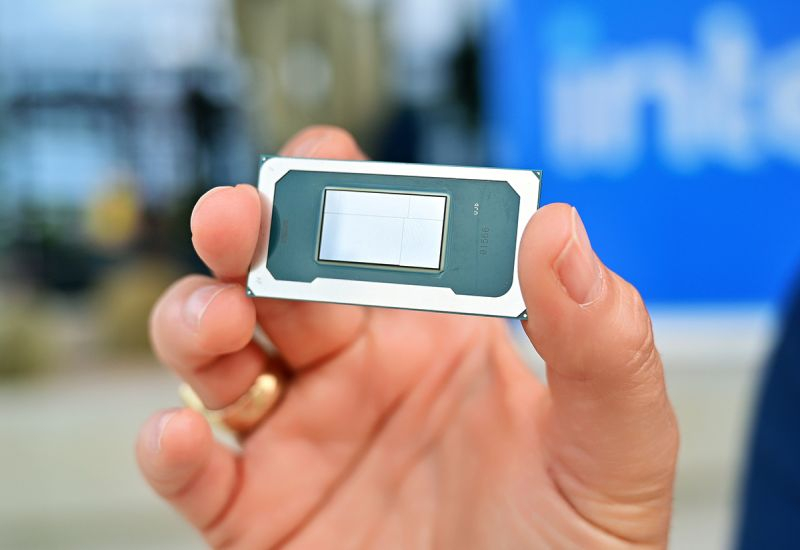 O boom de IA fez a demanda por processadores Intel disparar, e as ações subiram 20 % após o relatório.