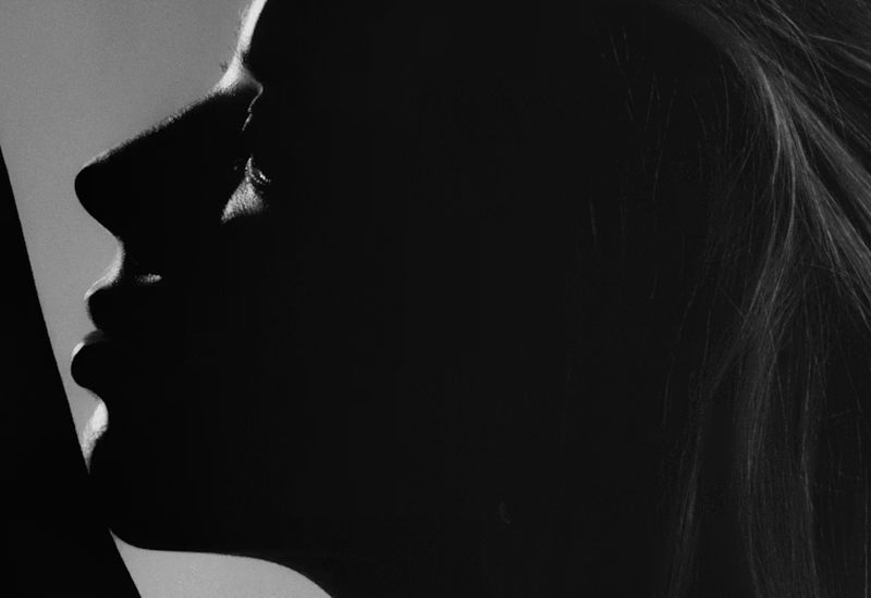 A OpenAI adiou a implementação de chats eróticos no ChatGPT devido às preocupações com sua segurança