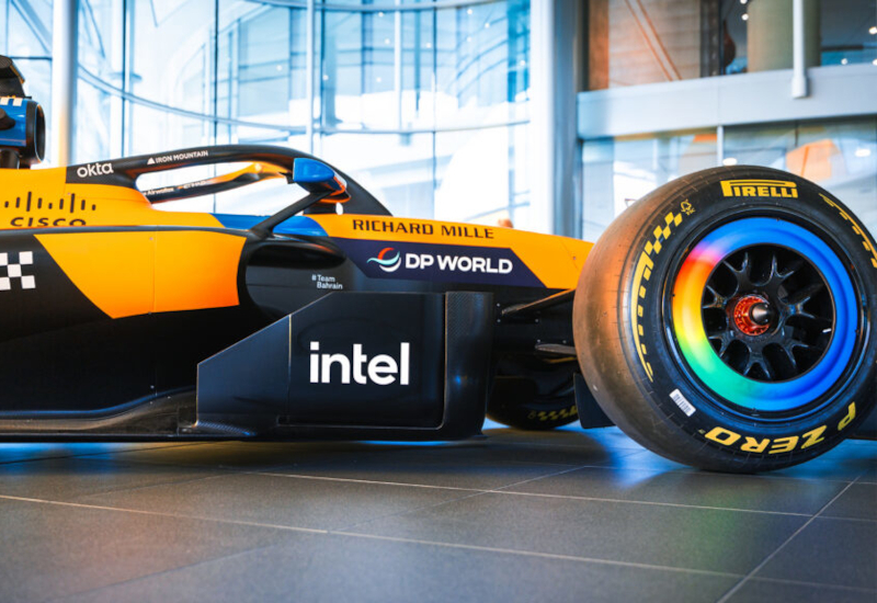 A Intel se posiciona como parceira computacional da McLaren, desafiando a AMD nas pistas de Fórmula 1