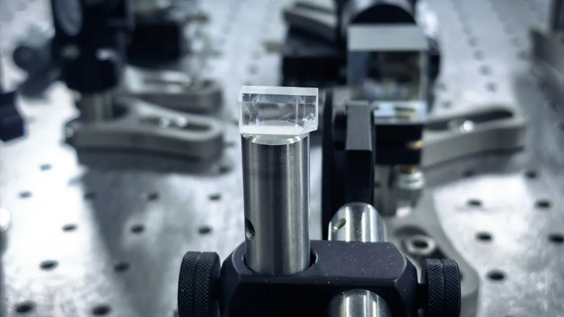 Na China desenvolveu-se um laser sólido compacto para acessar o anteriormente inacessível espectro VUV, abrindo novas possibilidades em pesquisas científicas, tecnologias espaciais e fabricação de chips