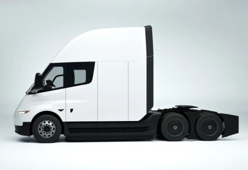 Os caminhões Tesla Semi são equipados com baterias de menor capacidade, mas sua autonomia permanece inalterada